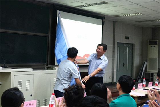 20170911bw必威西汉姆联官网首页2017级研究生新生开学典礼成功召开 (18)_副本.jpg