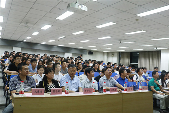 20170911bw必威西汉姆联官网首页2017级研究生新生开学典礼成功召开 (22)_副本.jpg