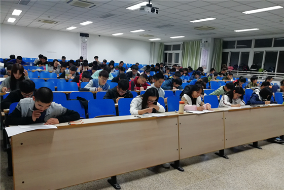 20171015bw必威西汉姆联官网首页新生月考圆满结束 (4)_副本.png